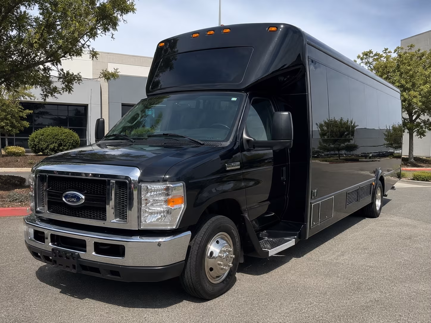 Rent a Bus to Keeneland