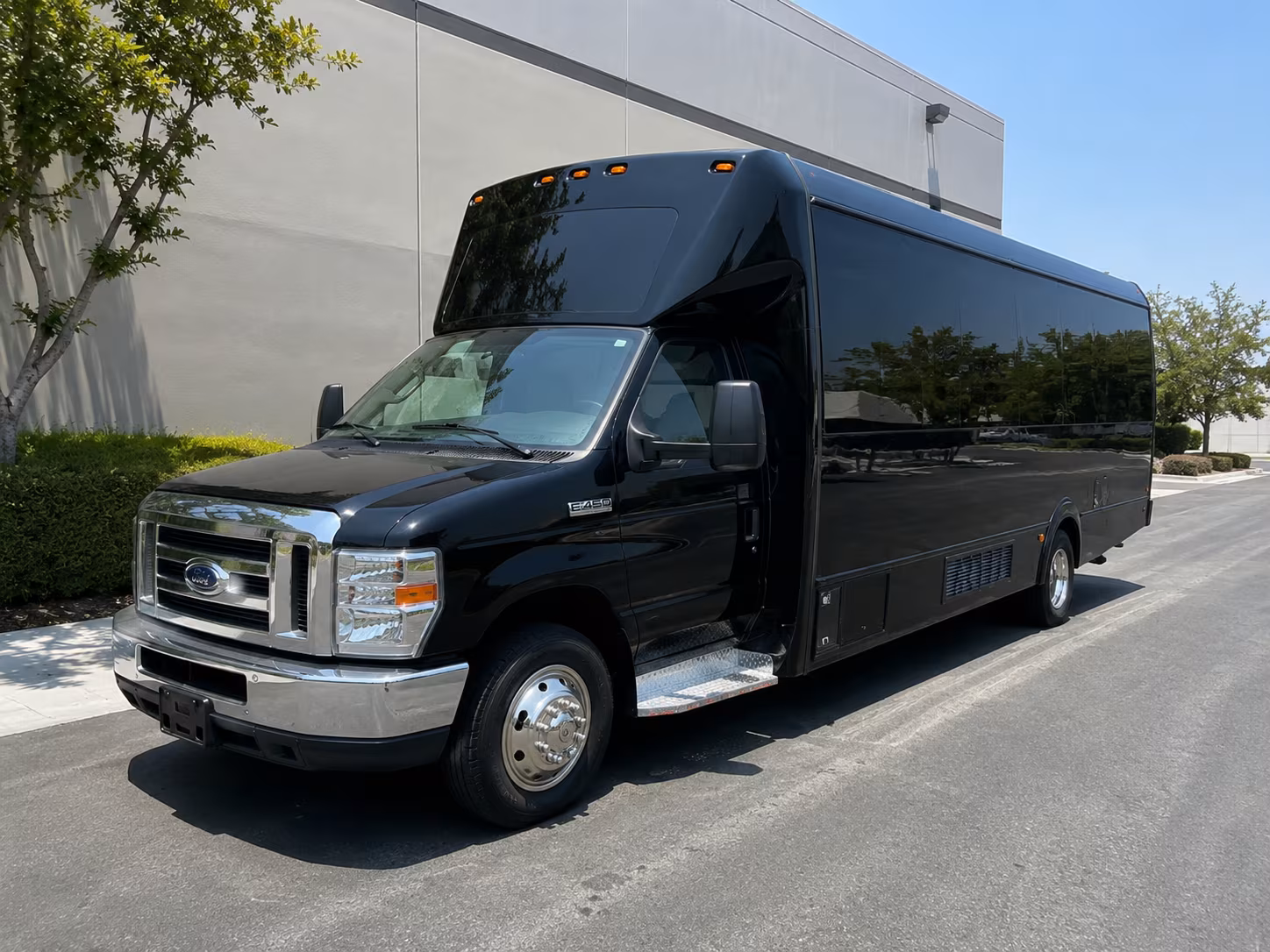 Bowling Green Winery Tour & Pub Crawl Transportation