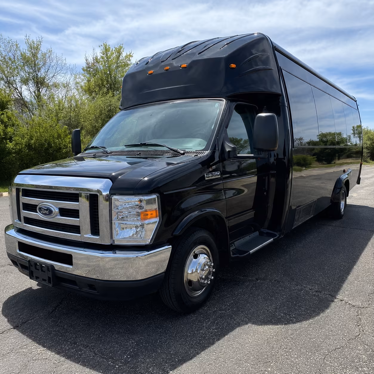 Lexington Winery Tour & Pub Crawl Transportation party bus exterior